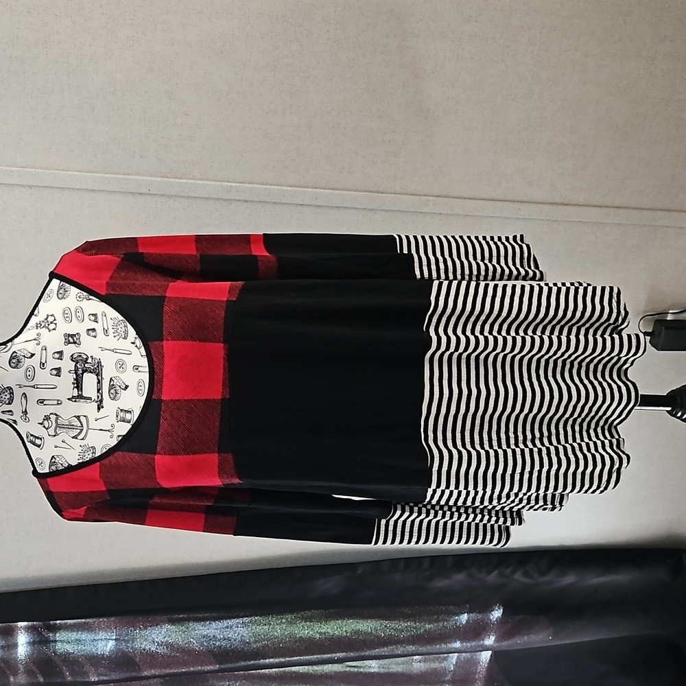 Lovely J Women's Large Long Sleeve Shirt Plaid Striped Top